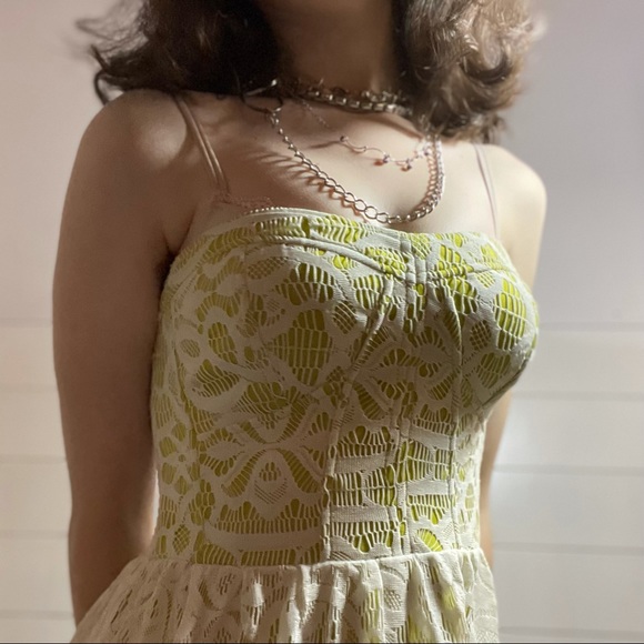 Green and lace party dress - Picture 10 of 12